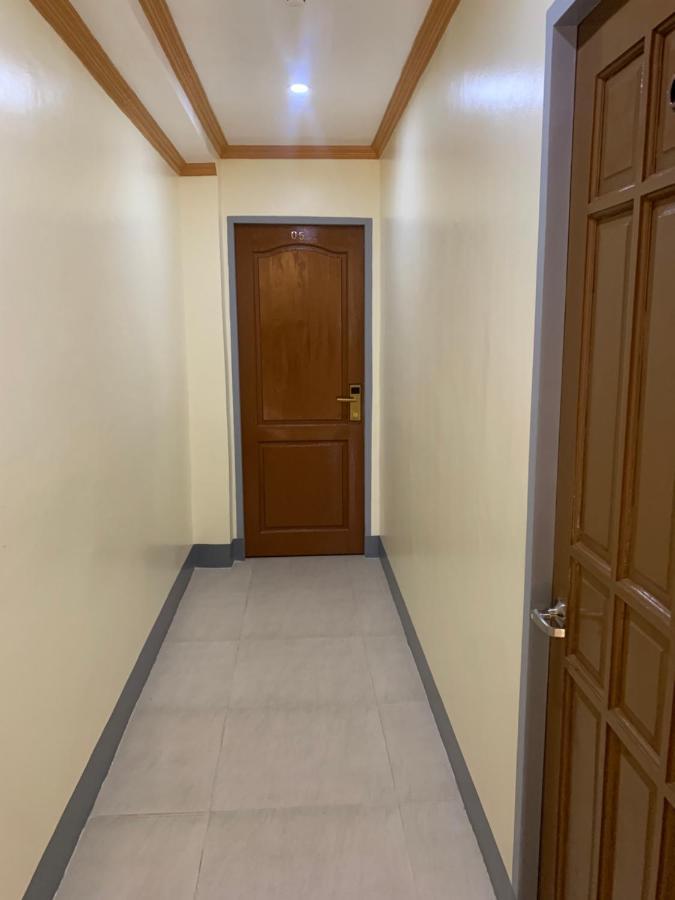 Zl Travelers Inn Batuan Buitenkant foto