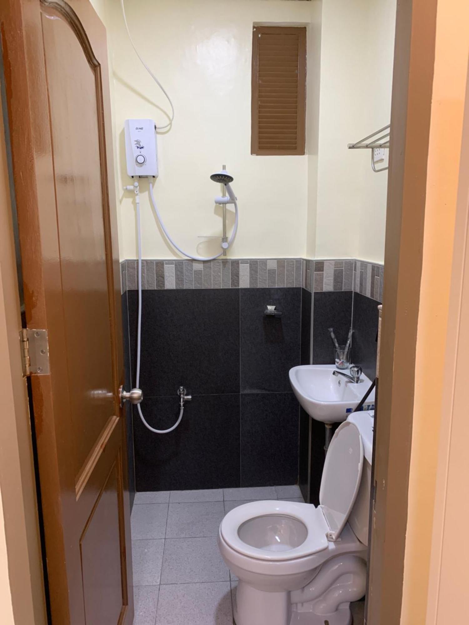 Zl Travelers Inn Batuan Buitenkant foto
