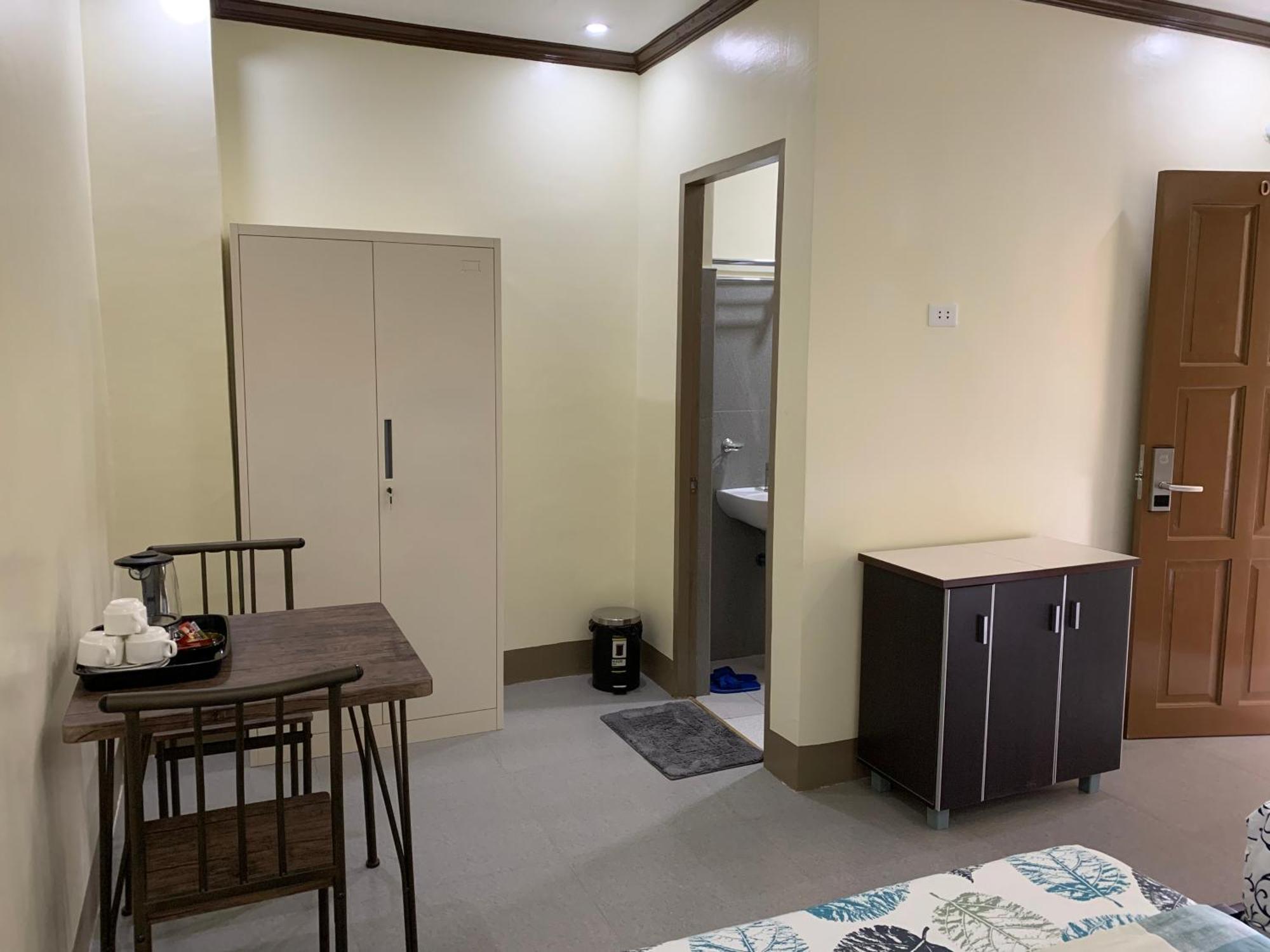 Zl Travelers Inn Batuan Buitenkant foto