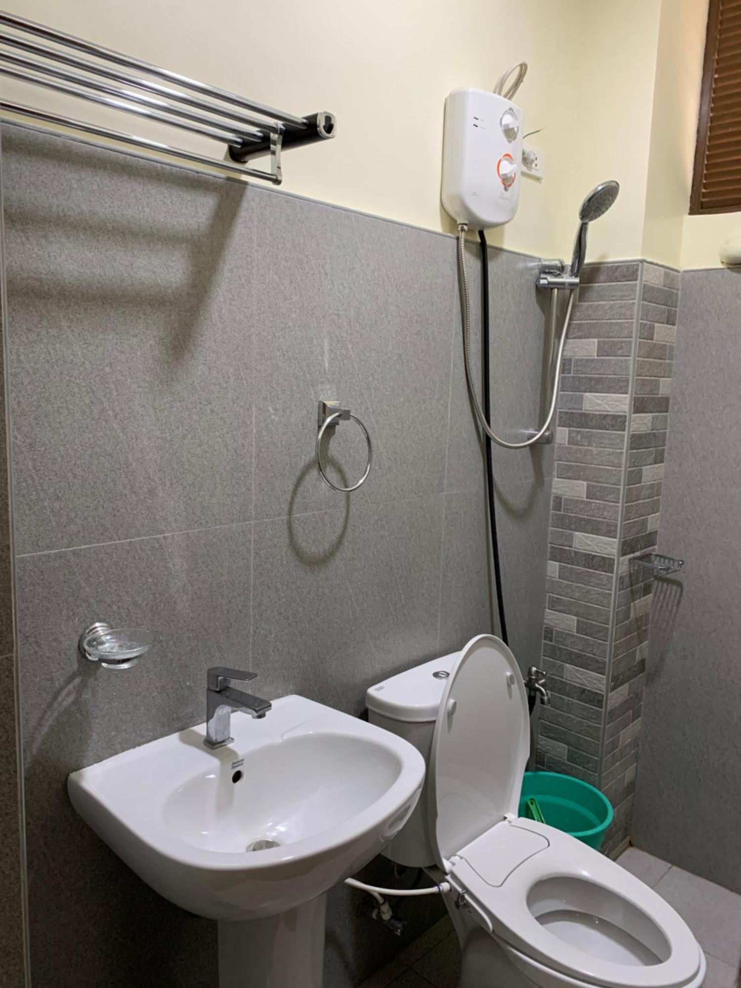 Zl Travelers Inn Batuan Buitenkant foto