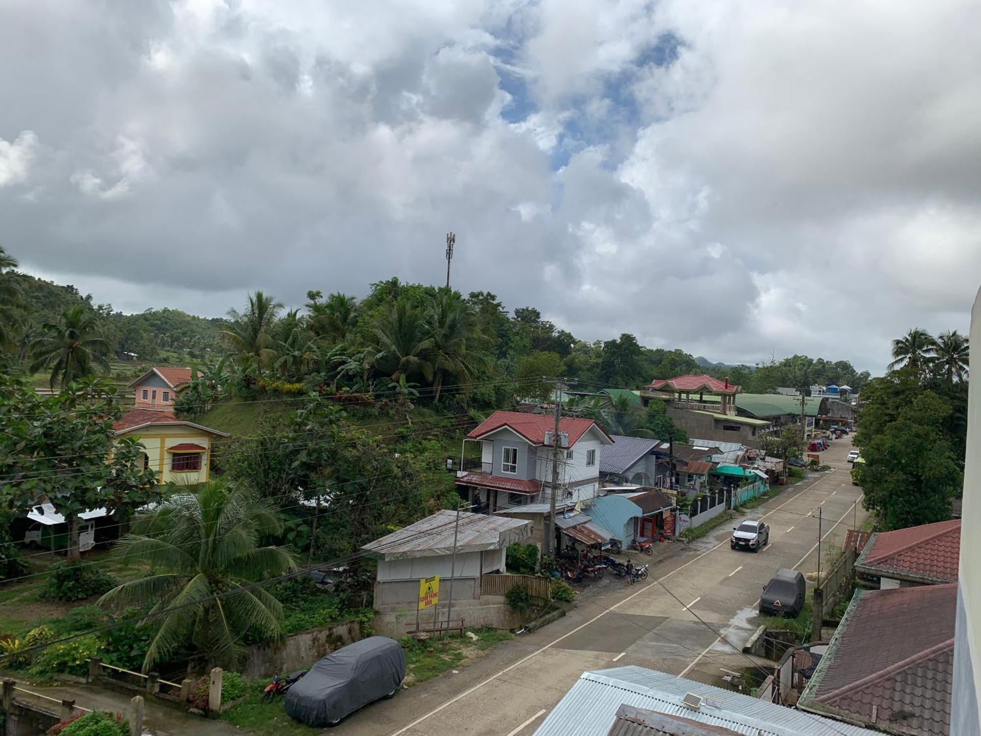 Zl Travelers Inn Batuan Buitenkant foto