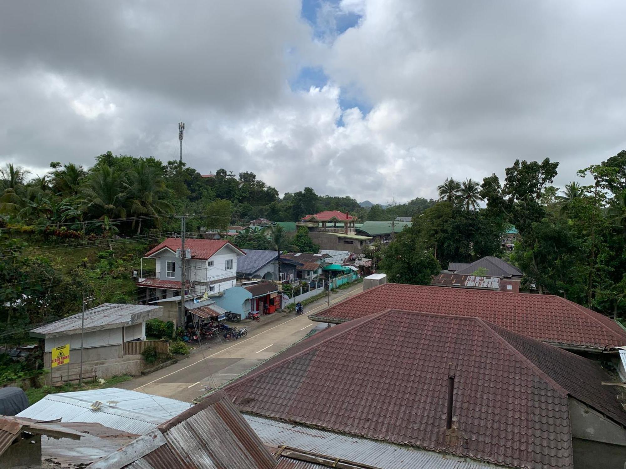 Zl Travelers Inn Batuan Buitenkant foto