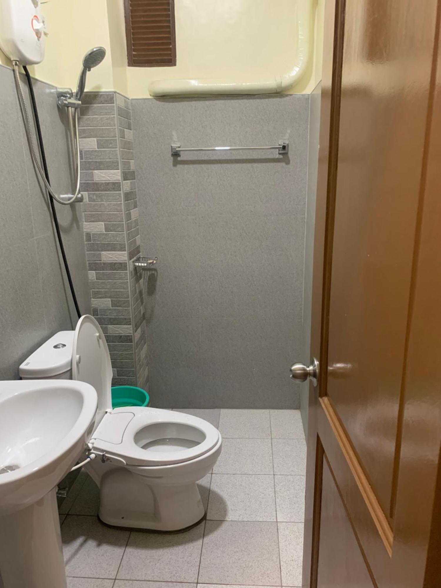 Zl Travelers Inn Batuan Buitenkant foto