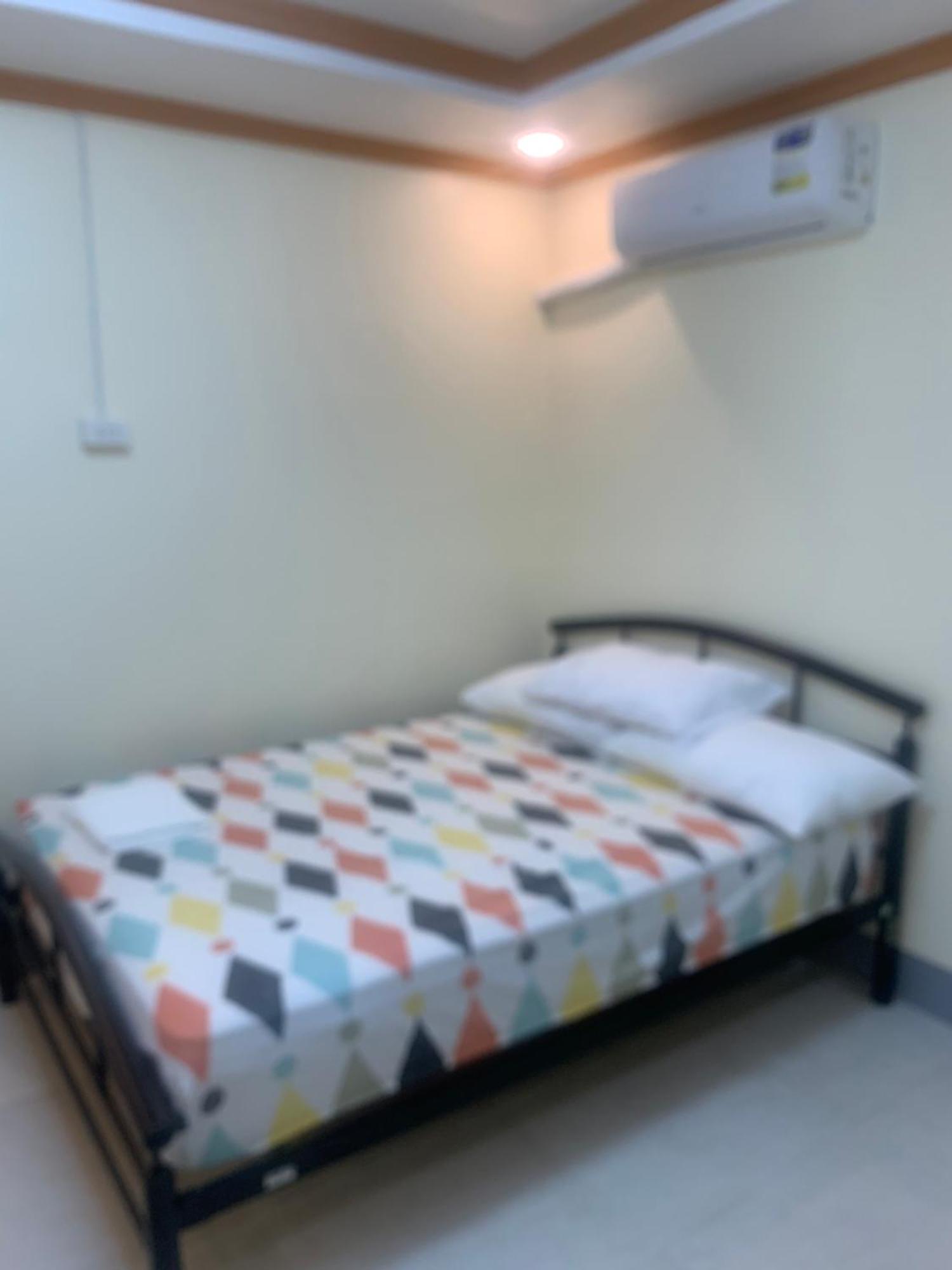 Zl Travelers Inn Batuan Buitenkant foto